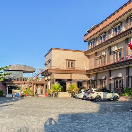 Nascar Family Hotel Palangkaraya Redpartner Exterior photo